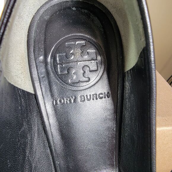 Tory Burch Womens Black Leather Ballet Flats Shoes 5.5 Slip On Gold Logo Travel - Picture 12 of 13